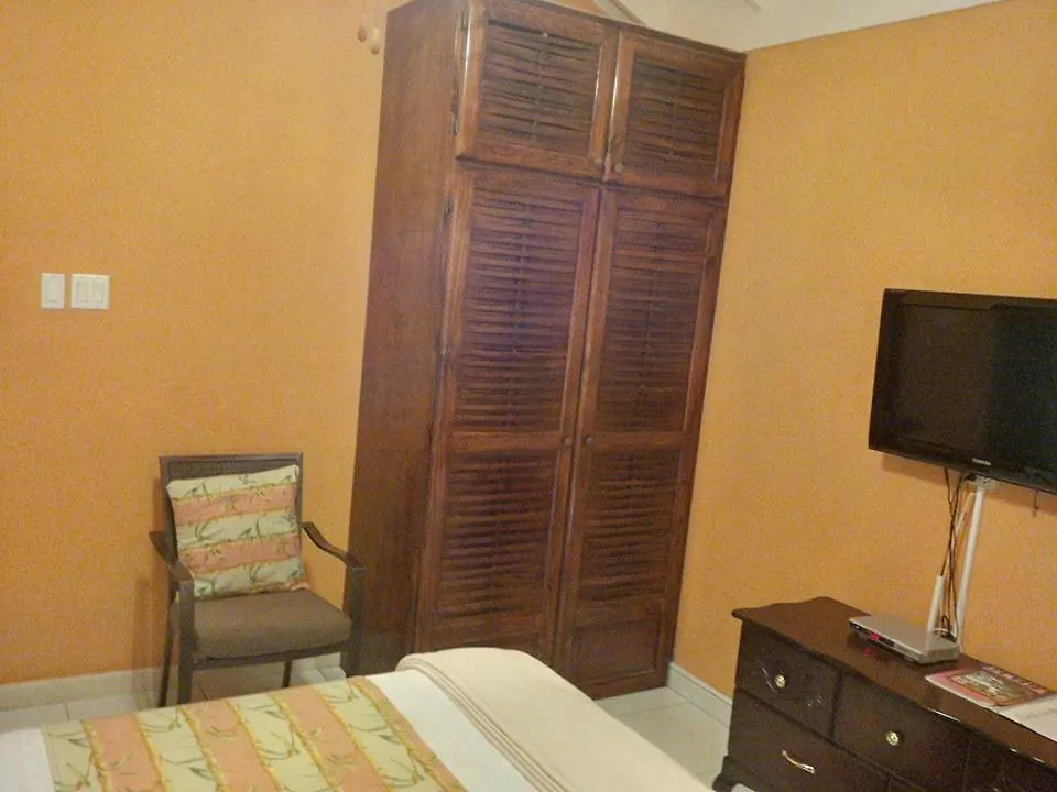 Pinnacle View Estate Colors Hideaway #1 & 2 Montego Bay Jamaika